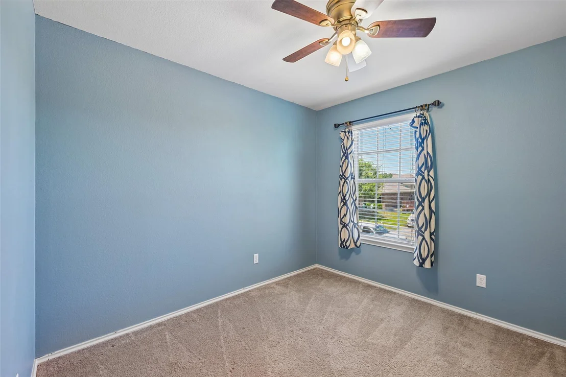 Photo of 140 Lynn Crest BND