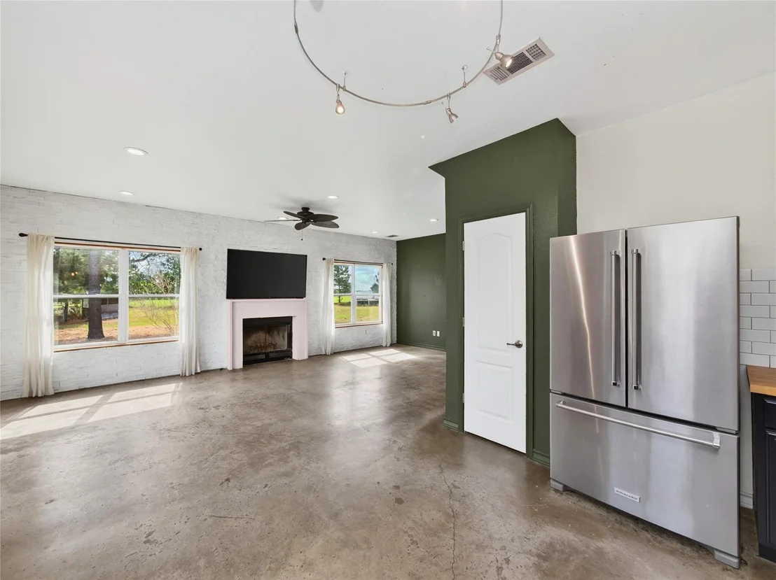 Photo of 245 Country LN