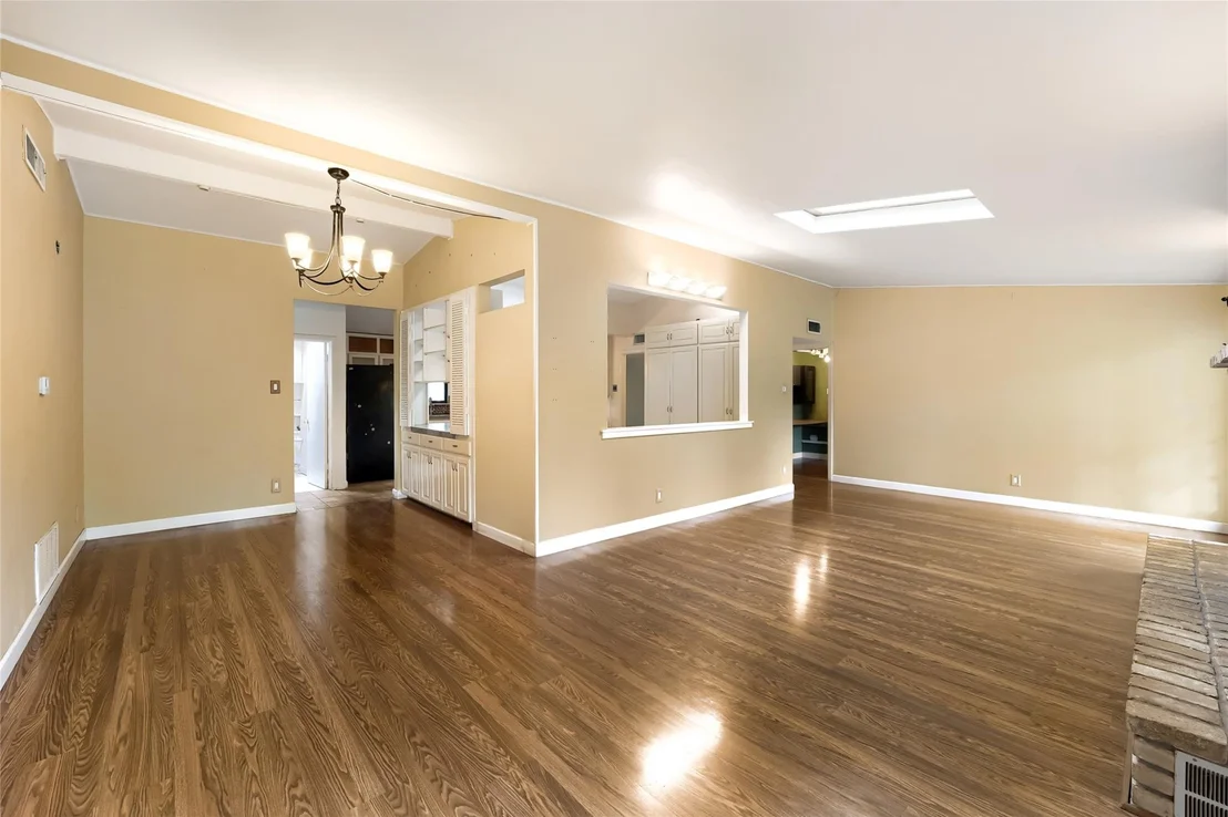 Photo of 2703 Addison Ave