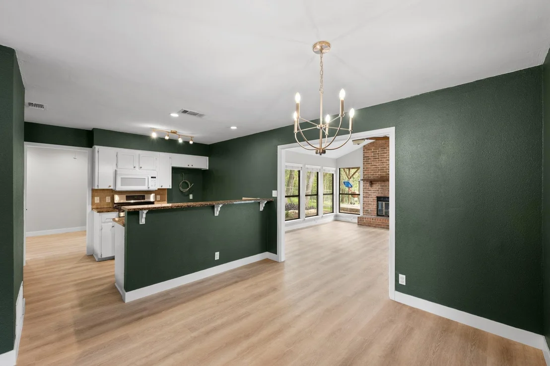 Photo of 902 Emerald Wood DR