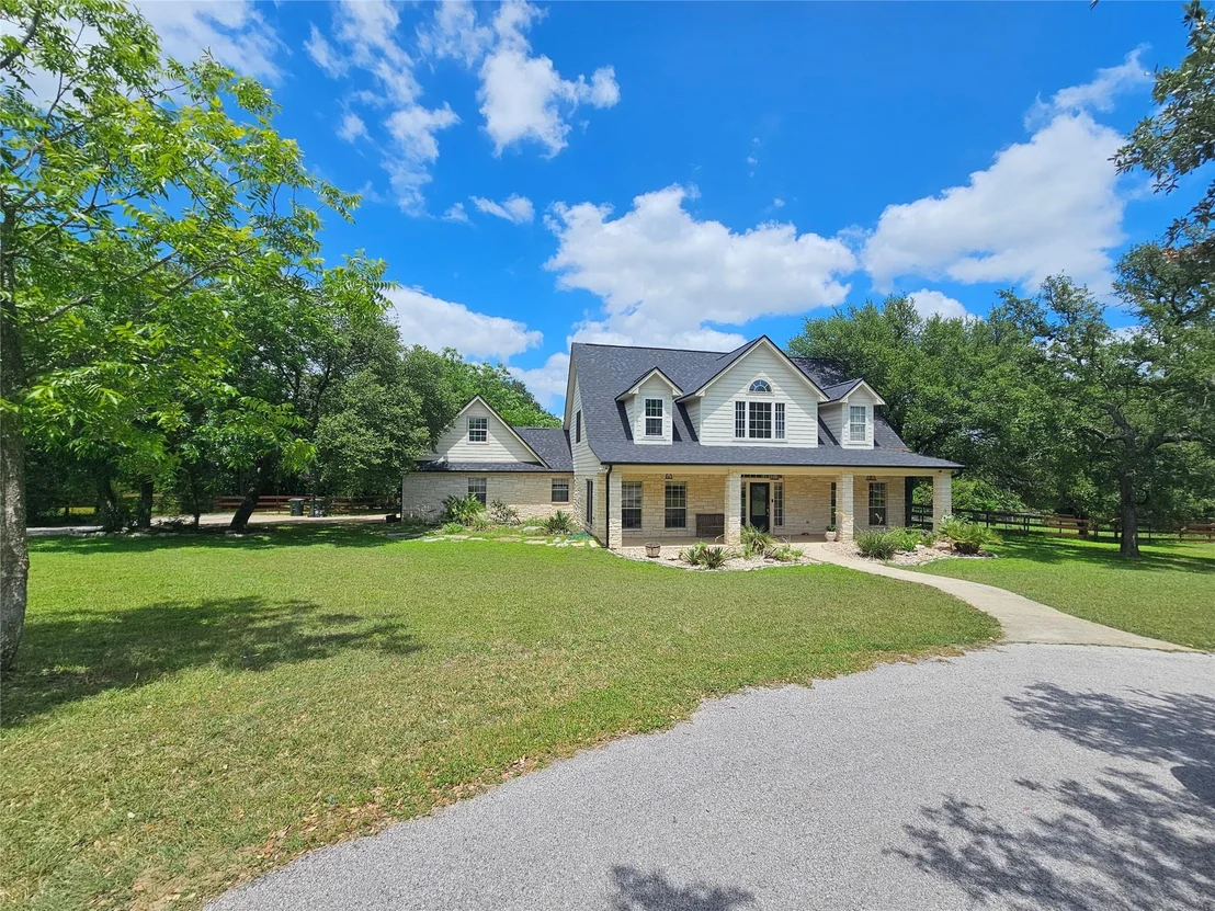Photo of 1060 Great Oaks DR