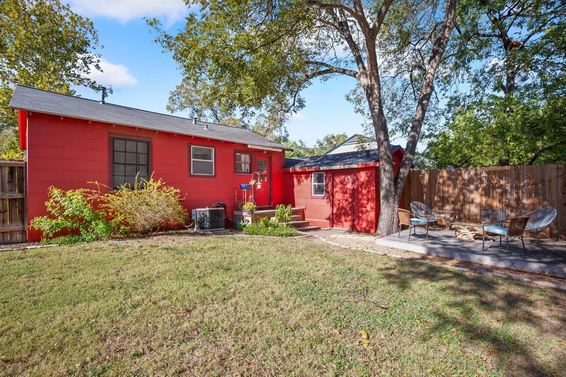 Photo of 3301 Robinson Ave