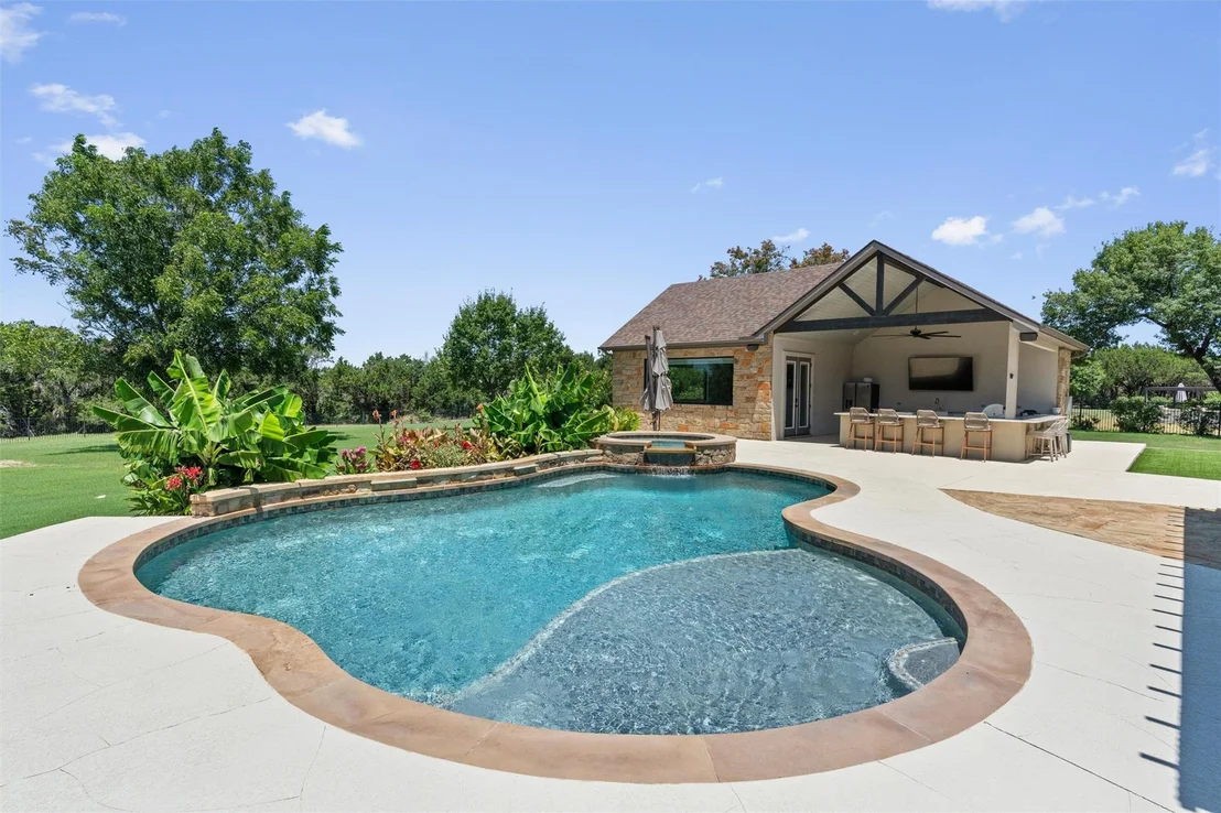 Photo of 152 Whitney Woods CIR