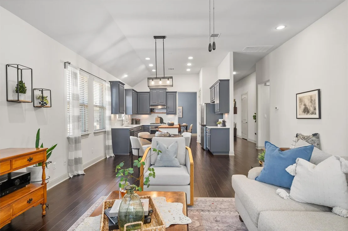Photo of 2732 Florin CV