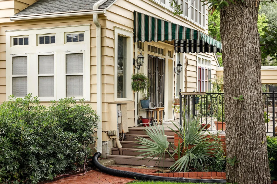 Photo of 3201 West Ave