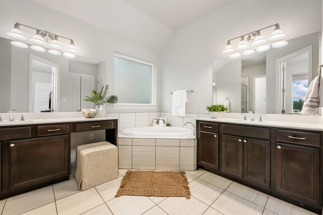 Photo of 2108 Ambling TRL