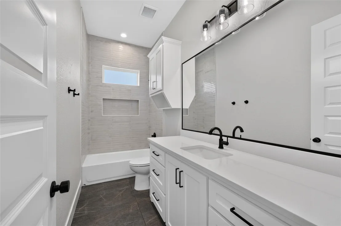 Photo of 101 Lakeview CT