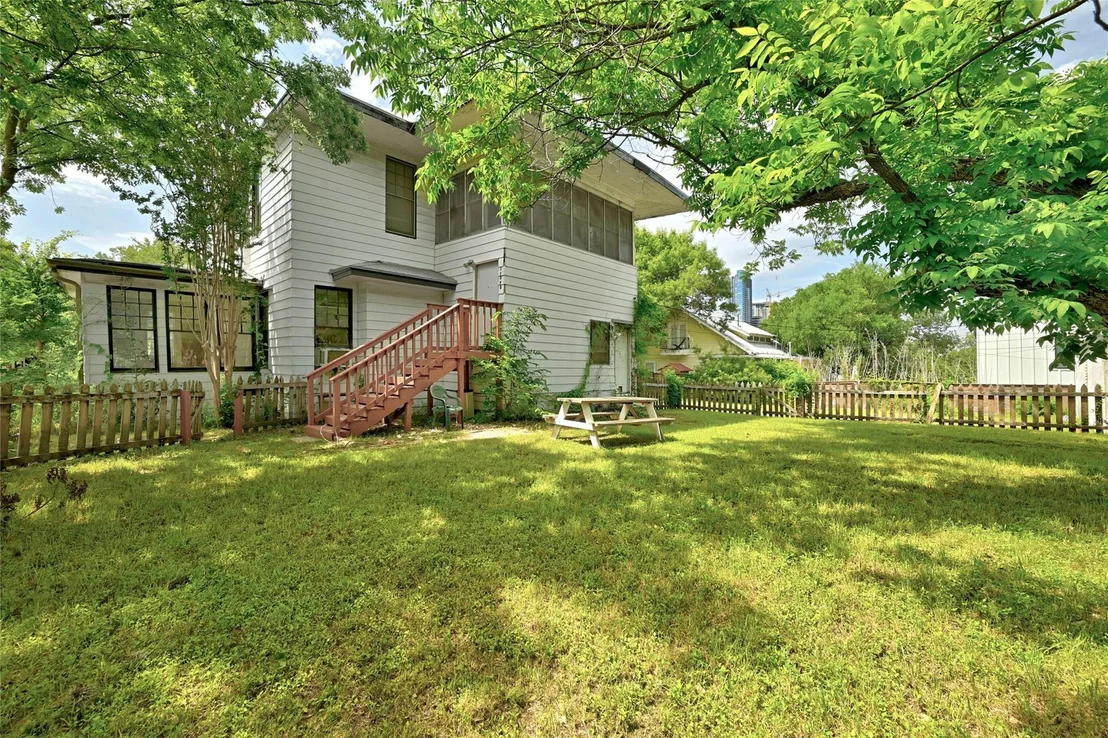Photo of 1109 Travis Height BLVD