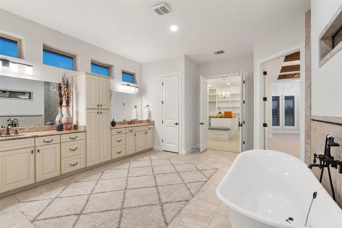 Photo of 310 Bella Montagna CIR