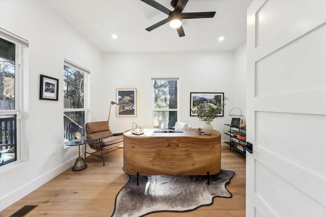 Photo of 1117 W 9th ST