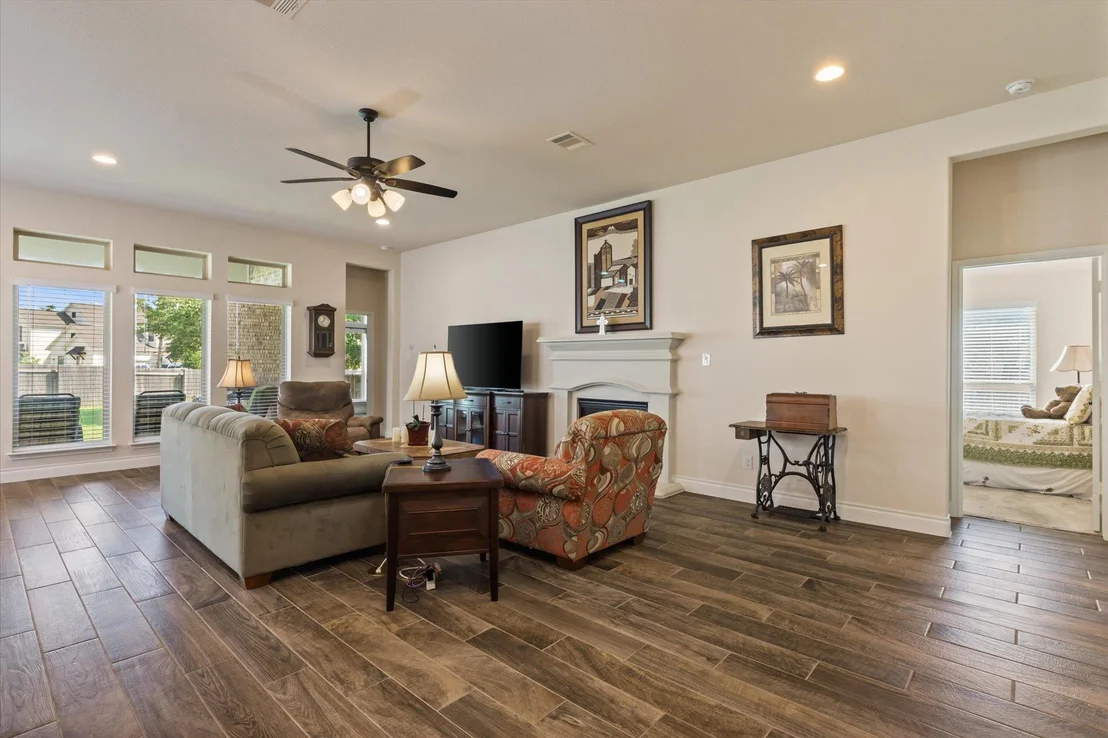 Photo of 813 Cedar Lake BLVD