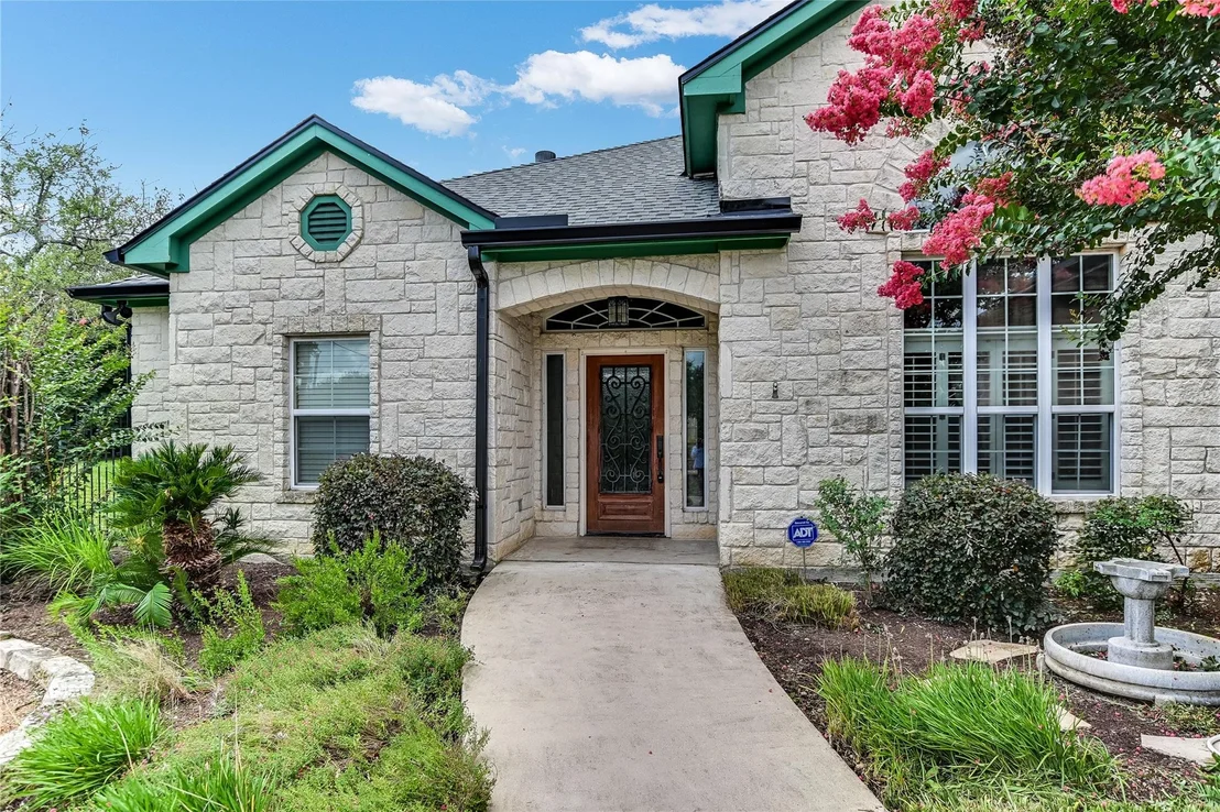 Photo of 1002 Madison CIR