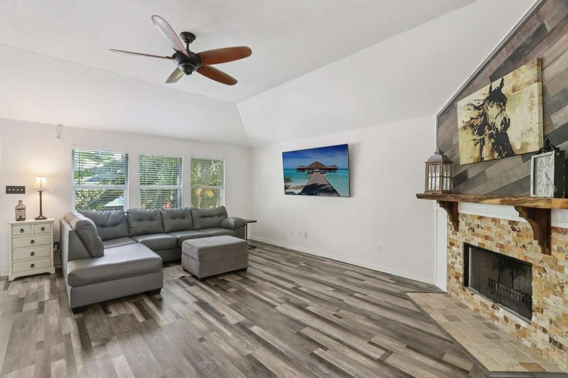 Photo of 807 Plumbago DR
