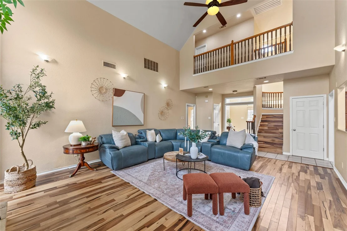 Photo of 1060 Great Oaks DR