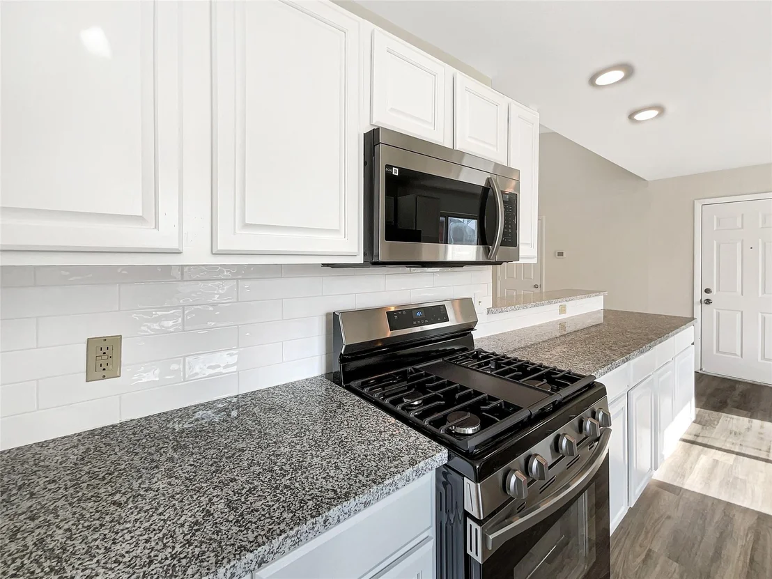 Photo of 3105 Lakeside DR