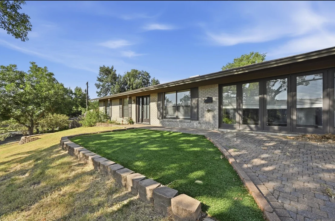 Photo of 2600 Oakhaven DR