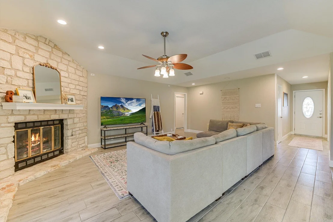 Photo of 10706 Oak View DR