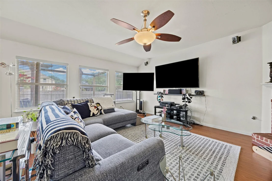 Photo of 1313 Laurelleaf DR