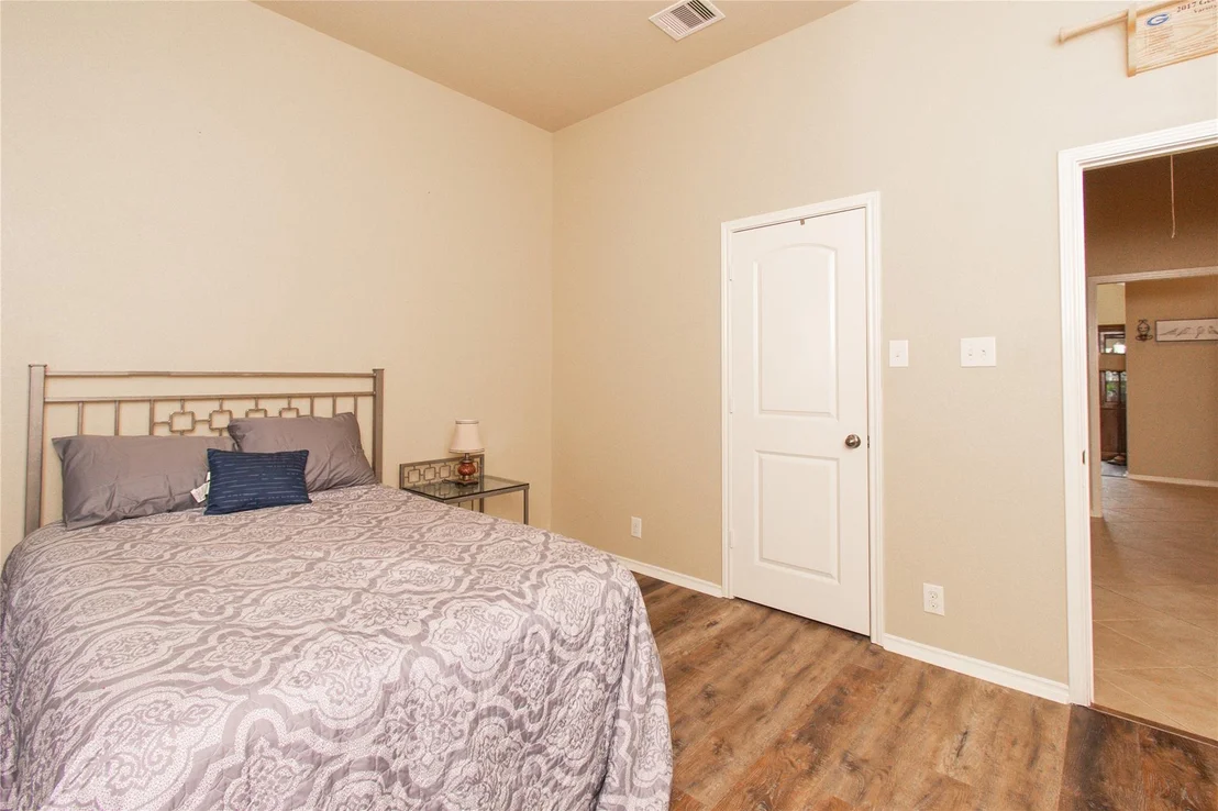 Photo of 947 Madrone DR