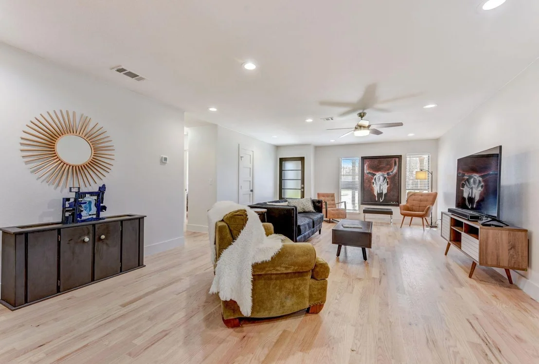 Photo of 7002 Whispering Oaks DR
