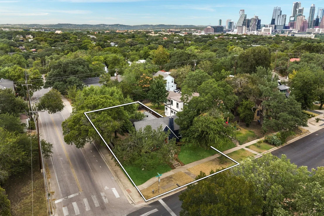Photo of 1612 Travis Heights BLVD