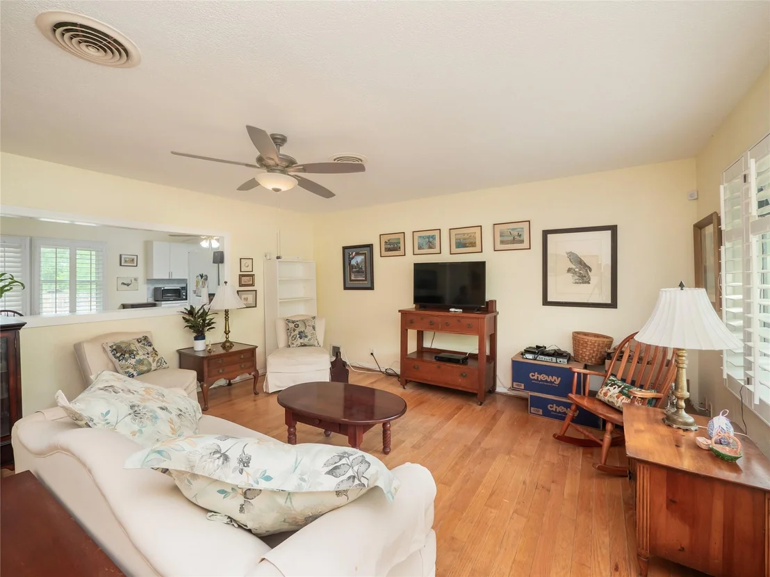 Photo of 700 Lewis DR