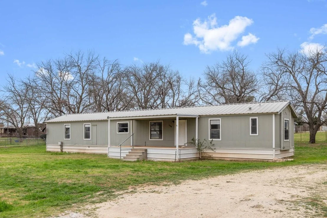 Photo of 608 4th St Blanket