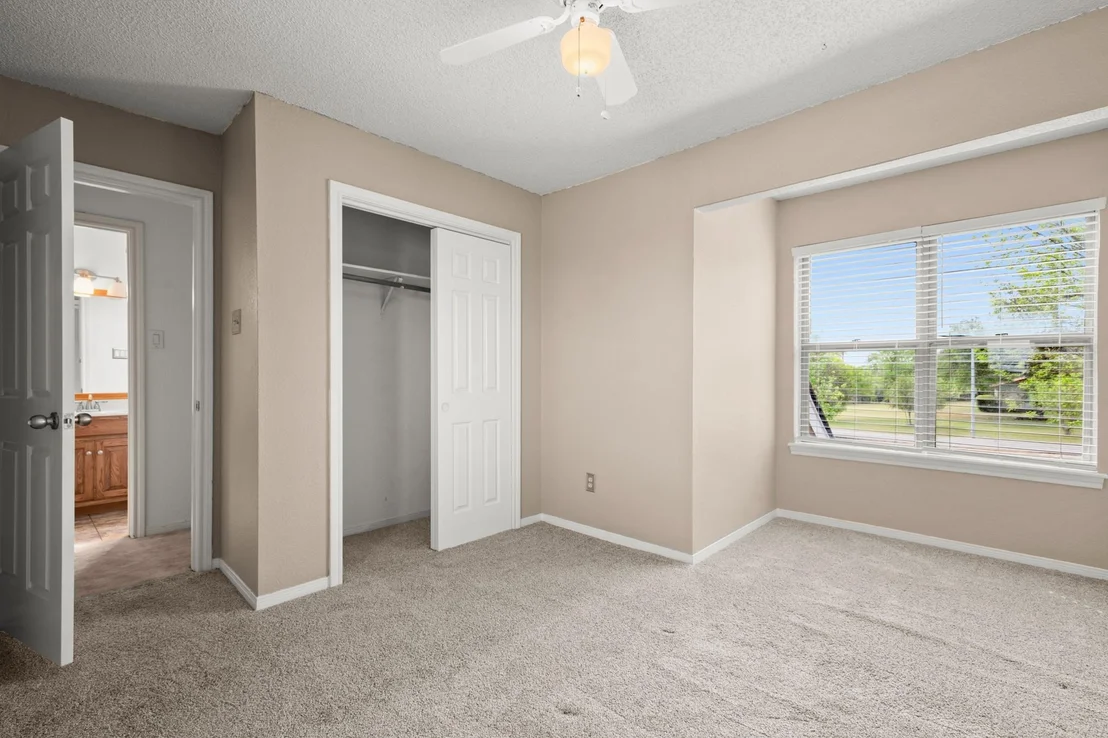 Photo of 1200 VAPOR DR