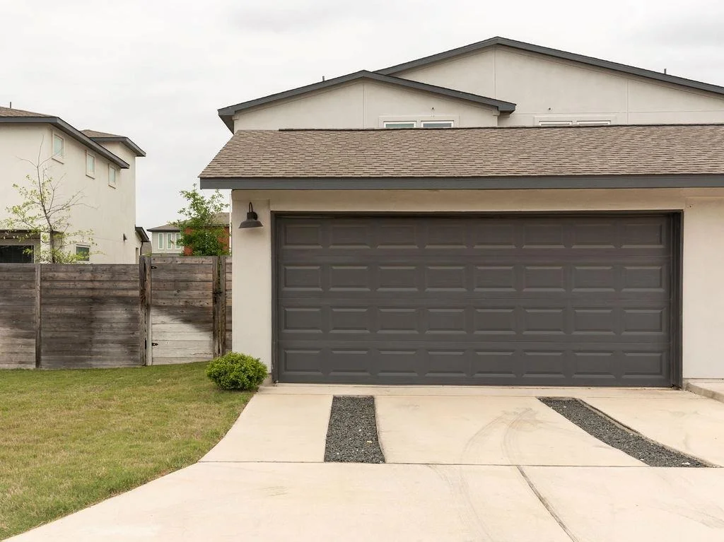 Photo of Unit B at 5409 Baythorne DR