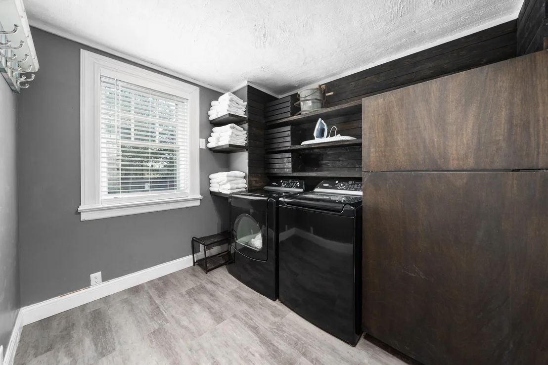 Photo of 445 N Wall ST