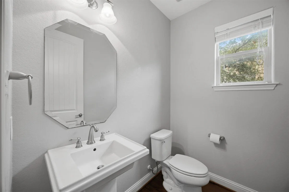 Photo of 1016 Winding Way DR