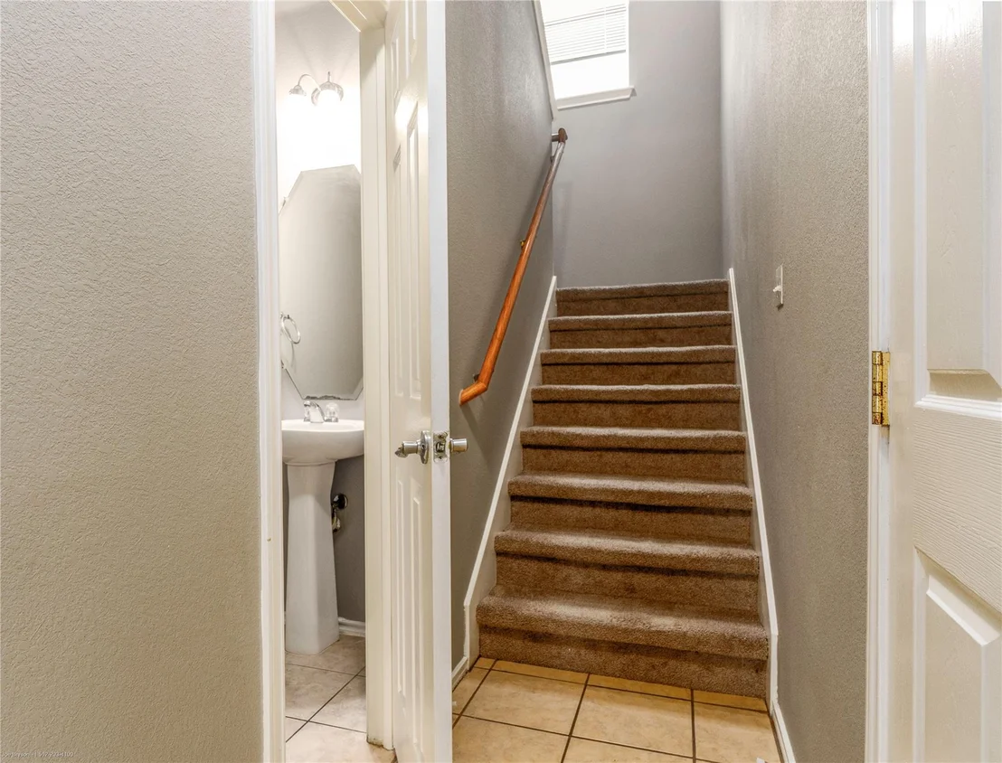 Photo of 103 Ashwood N