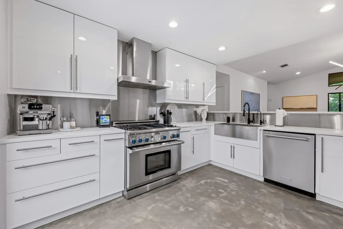 Photo of 10109 Devereux DR