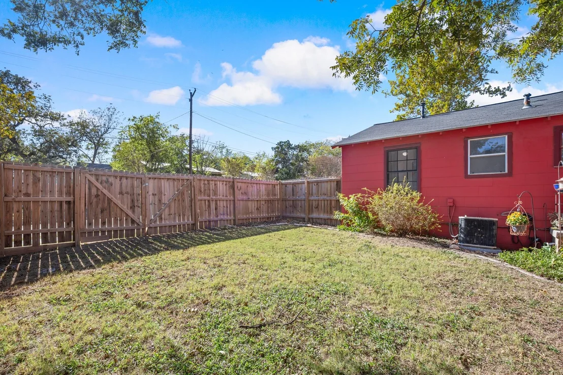 Photo of 3301 Robinson Ave