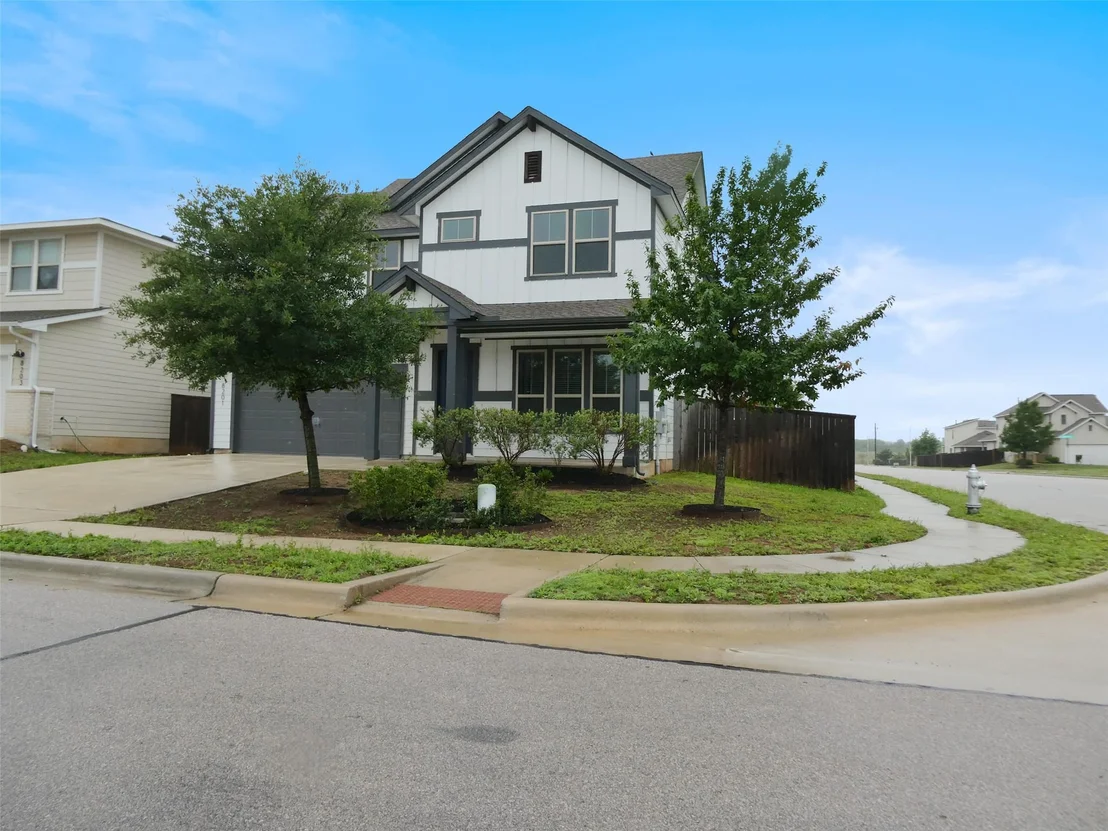 Photo of 8201 Greyhawk CV