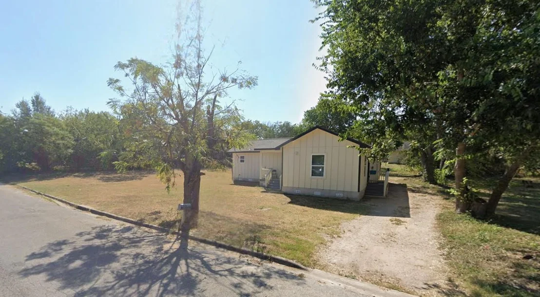 Photo of 904 E Austin ST