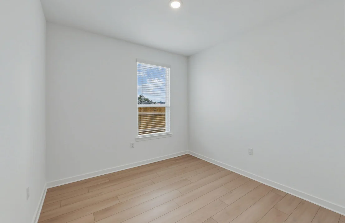 Photo of 124 Adlai Ave
