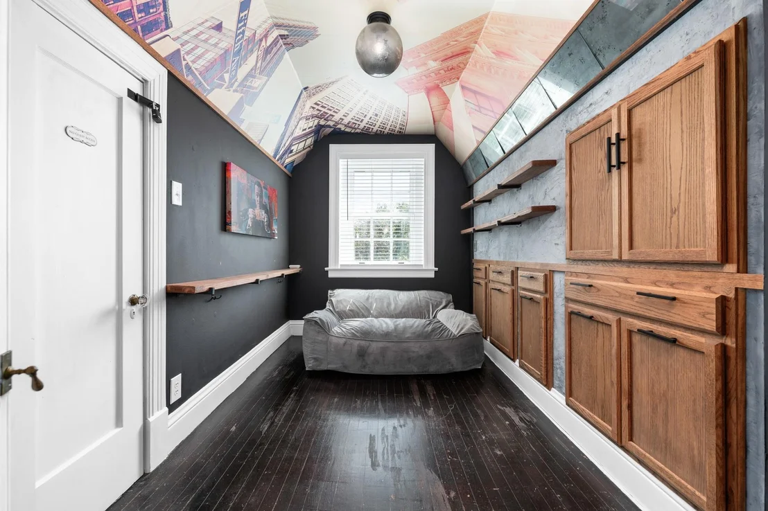 Photo of 445 N Wall ST