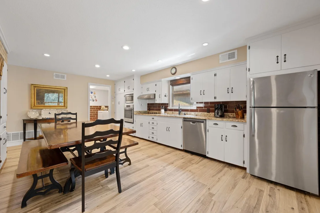 Photo of 1105 Edgewater DR