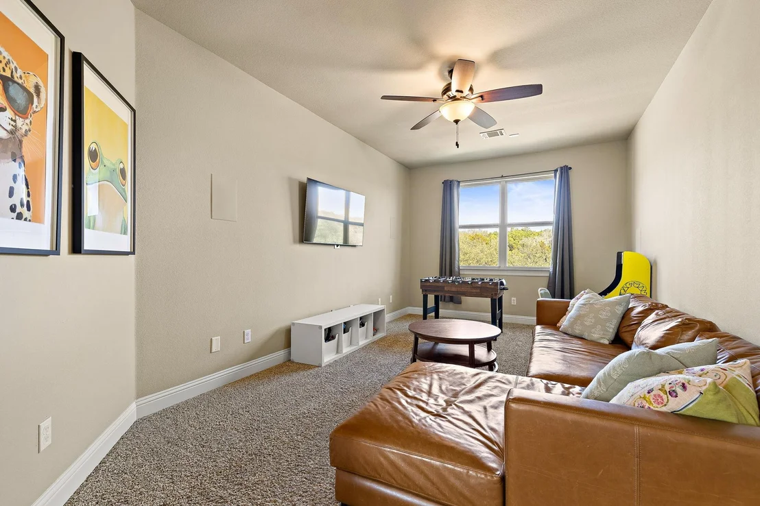 Photo of 1008 Jonathan CV