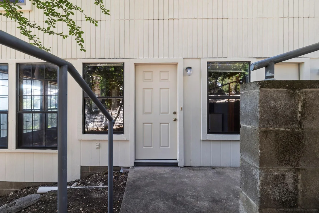 Photo of 18409 Lakepoint CV