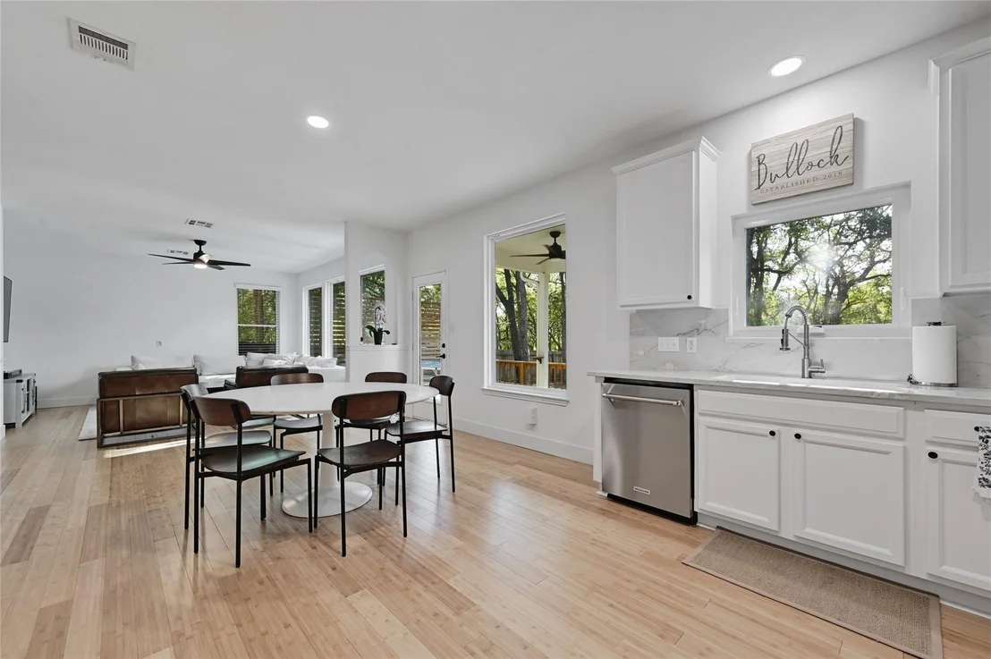 Photo of 329 Cullen BLVD