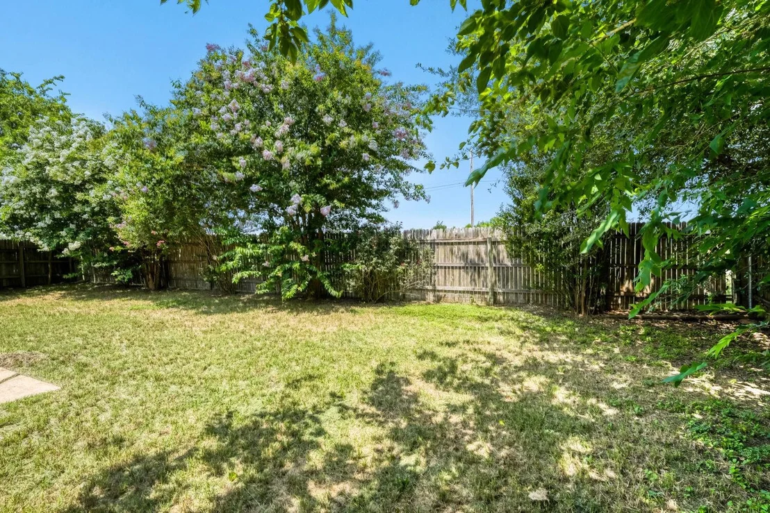 Photo of 409 Willowbrook DR