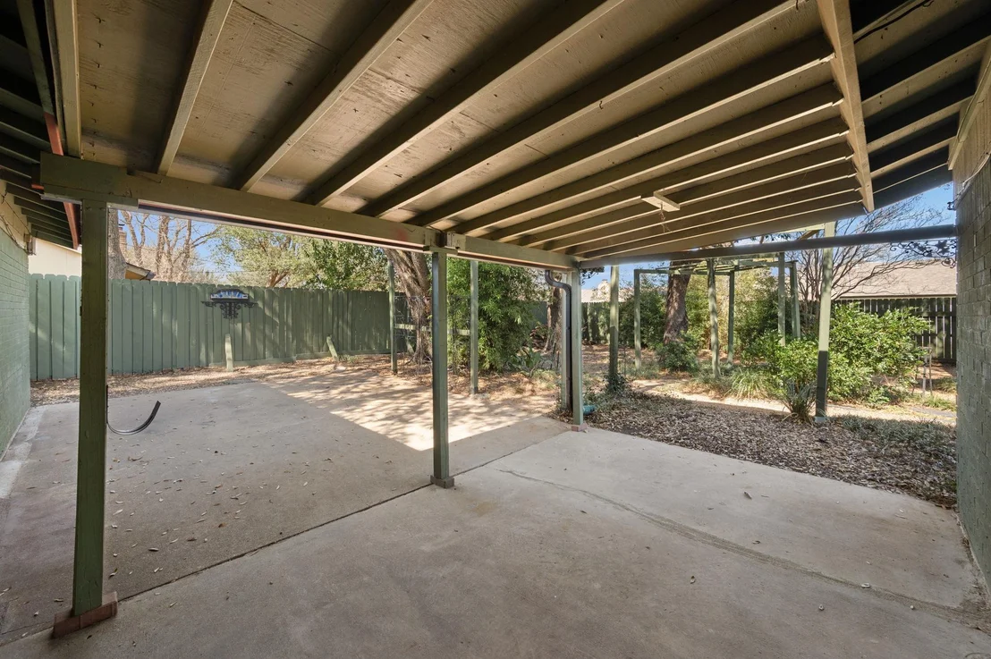 Photo of 1400 Summit CIR