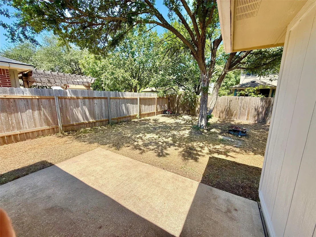 Photo of 809 Luke LN