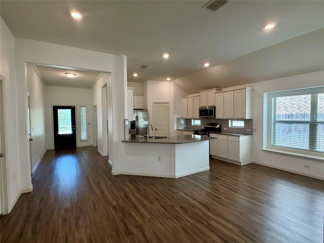 Photo of 716 Allende BND