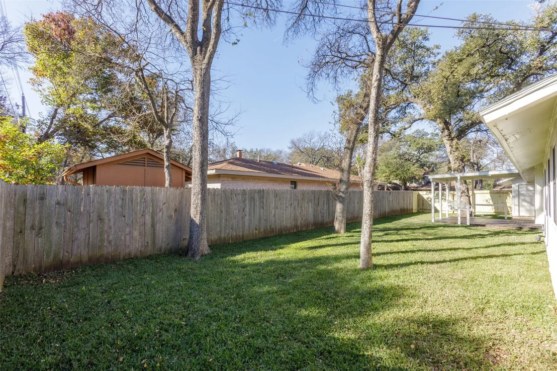 Photo of 4011 Austin Woods DR