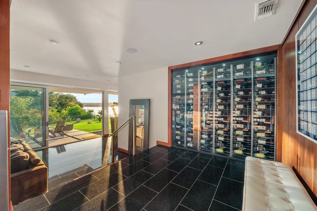 Photo of 105 Edgewater CV
