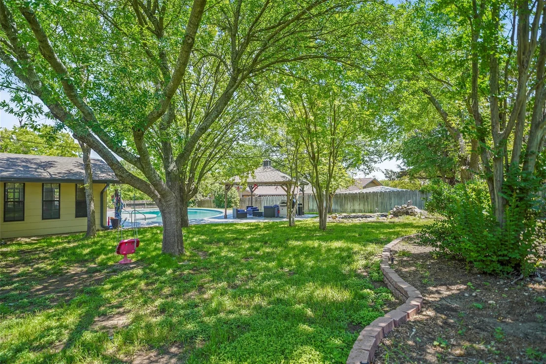 Photo of 731 Verna Lee BLVD