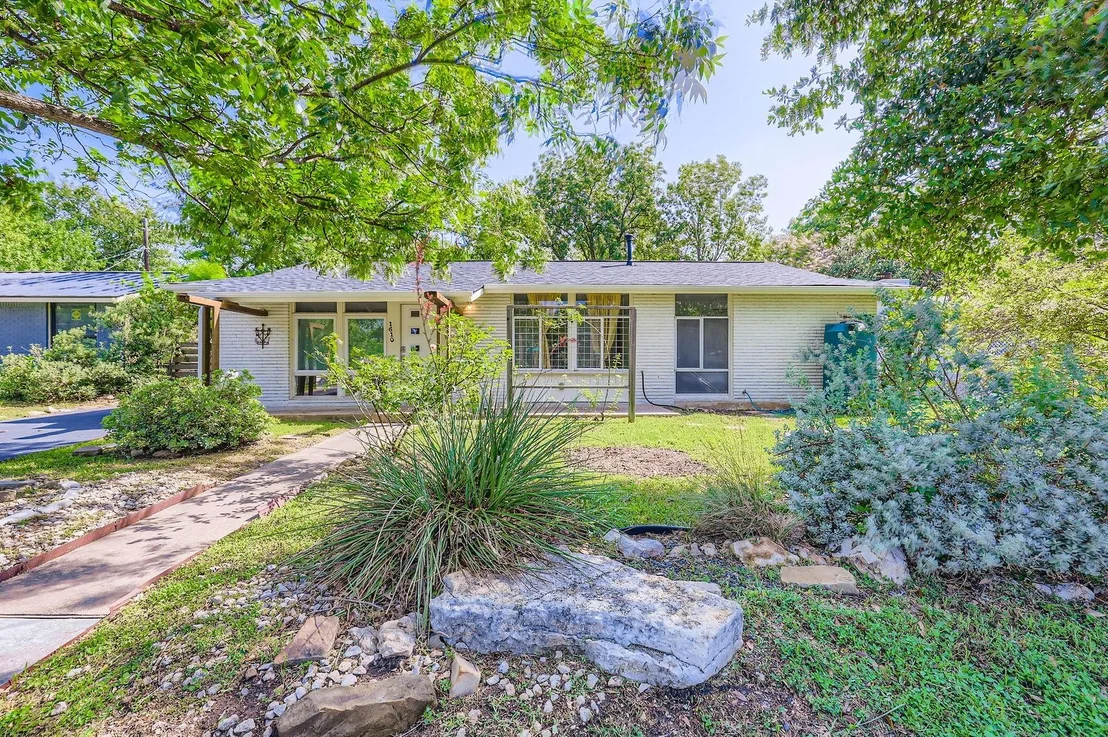 Photo of 1610 Broadmoor DR